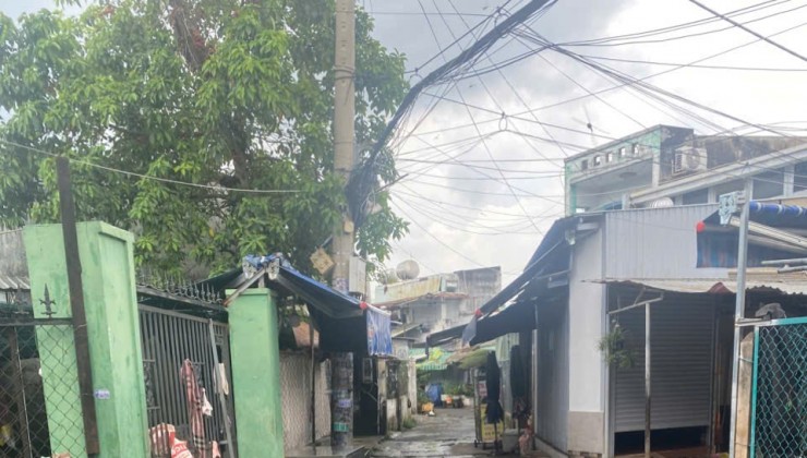Ngộp Bank!!Giảm sốc 800tr !!! Chỉ còn 5tỷ7, Nhà2  tầng 100m2, SHR,  1/ Nguyễn Văn Quá, sát bên chợ cầu, Hẻm Ba gác
